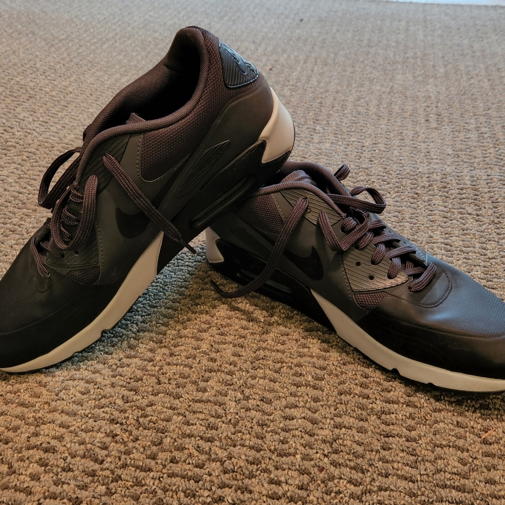 Nike Air Max men's 11.5 shoe
